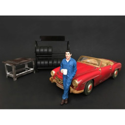 Mechanic - Larry Taking Break - 1/18 Scale - American Diorama