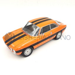 Alfa Romeo 2000 GTV - 1973 - Orange - Scala 1/18 - Norev